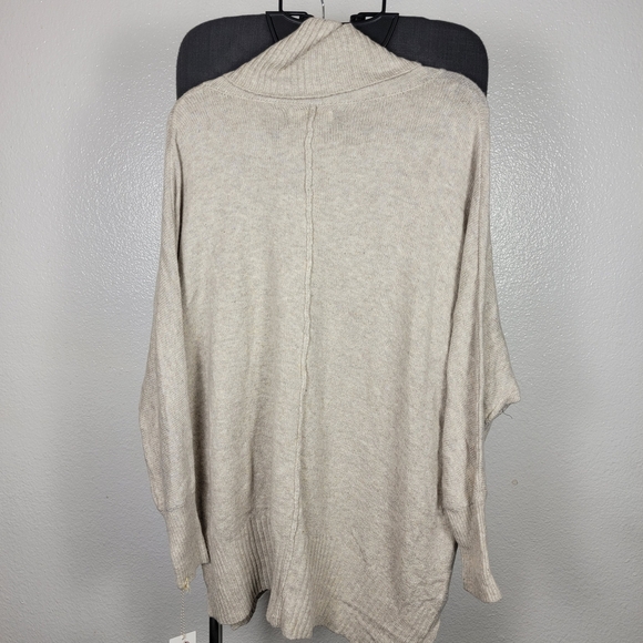 Jessica Simpson Turtleneck Poncho Seam Sweater Pullover Cream Sz S - Picture 2 of 7